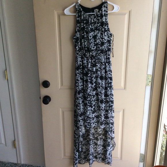 🎈SALE🎈 Black & White High Low Dress - Picture 5 of 5